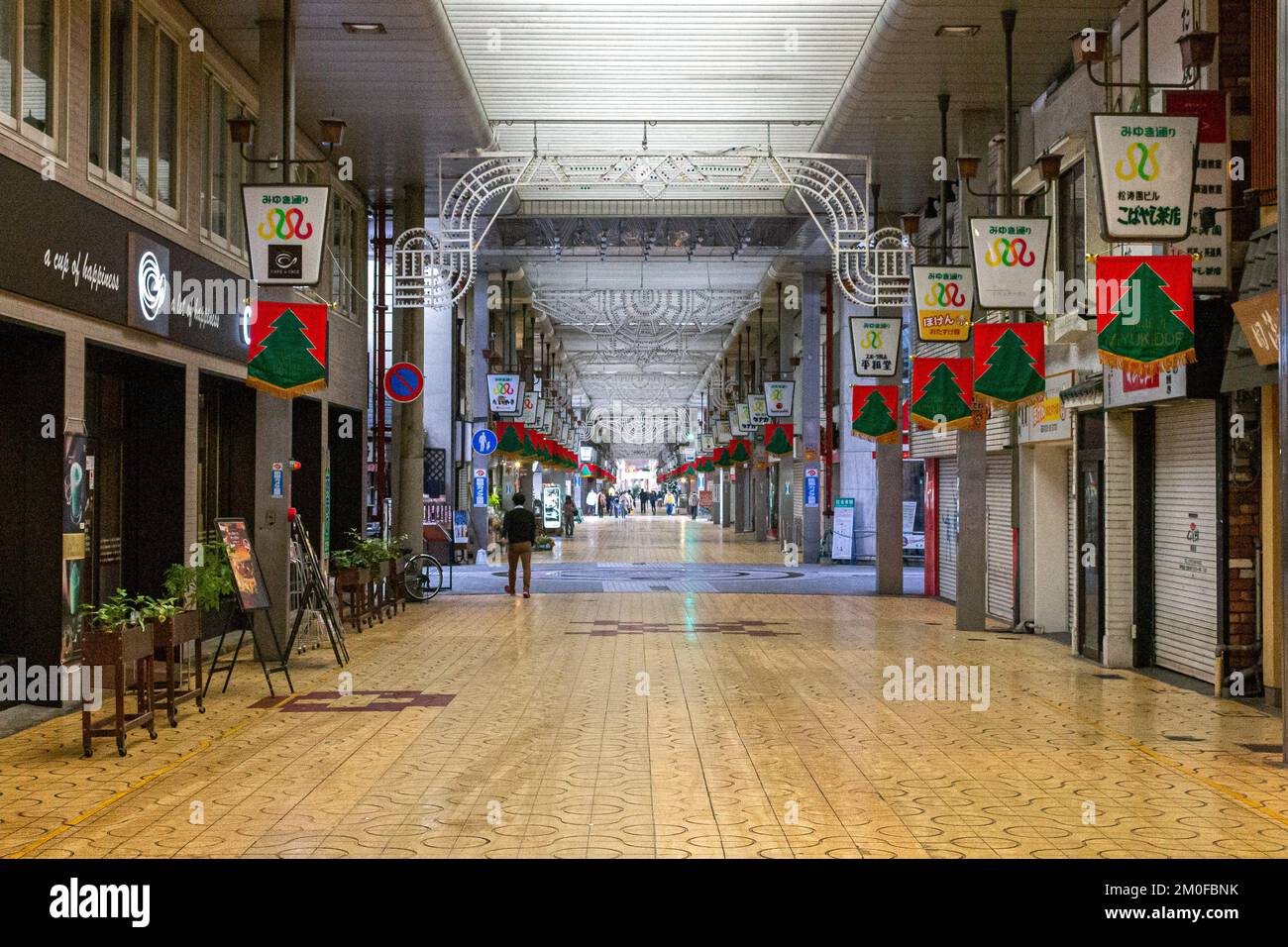 Himeji, Giappone. La galleria coperta Miyukidori, una galleria di negozi nella città di Himeji Foto Stock
