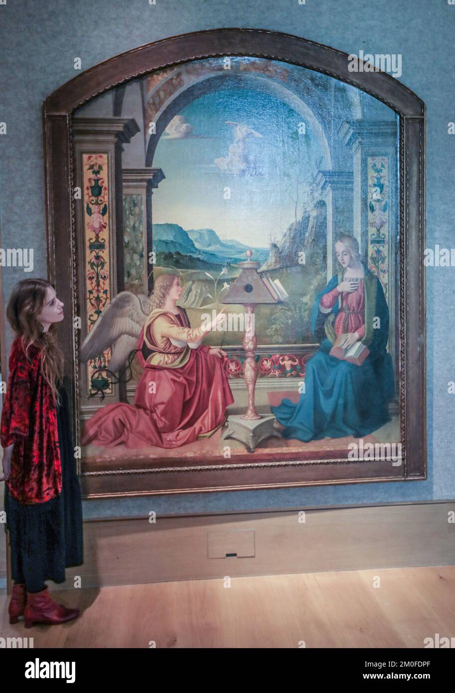 Londra UK 06 Dic -2022 Marco Palmezzano (Forli 1460-1539) l'olio dell'Annunciazione su tela, ad arco top Est £100.000- 150.000 VECCHI DIPINTI DEL MAESTRO 7 Dicembre 2022 Paul Quezada-Neiman/Alamy Live News Foto Stock