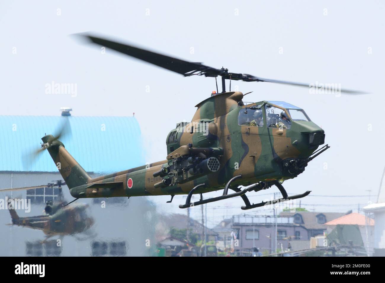 Prefettura di Ibaraki, Giappone - 17 maggio 2015: Elicottero di servizio Black Hawk della forza di autodifesa di terra del Giappone UH-60JA. Foto Stock