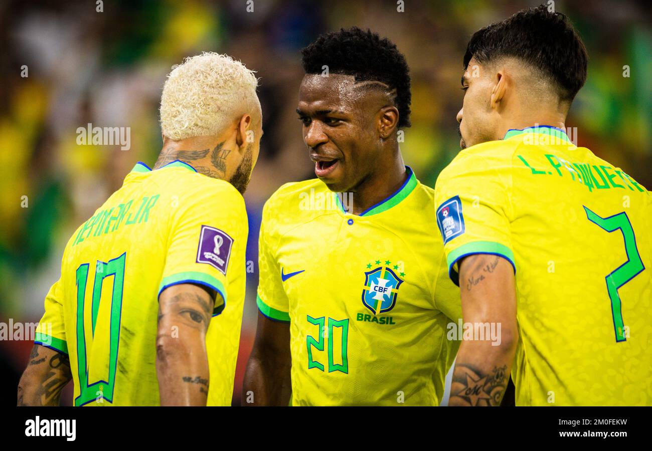 Doha, Qatar. 5th Dec, 2022. Neymar (Brasilien) Vinicius Junior (Brasilien) Lucas Paqueta (Brasilien) Brasile - Repubblica di Corea Brasilien - Südkorea WOR Foto Stock