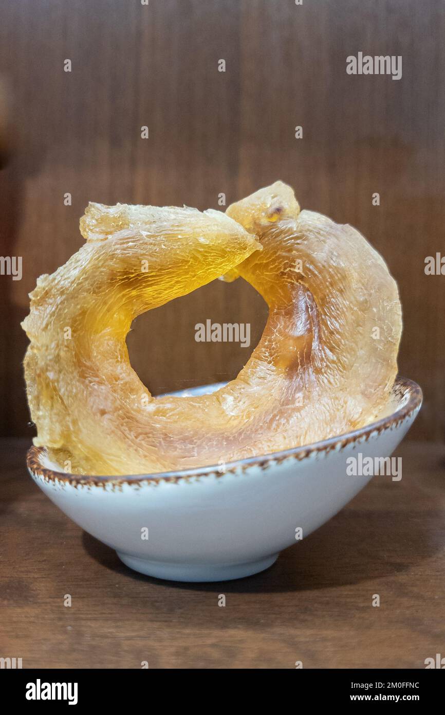 Maw di pesce di qualità superiore creduto per essere ricco in collagene e ingrediente pregiato nella cucina cinese Foto Stock