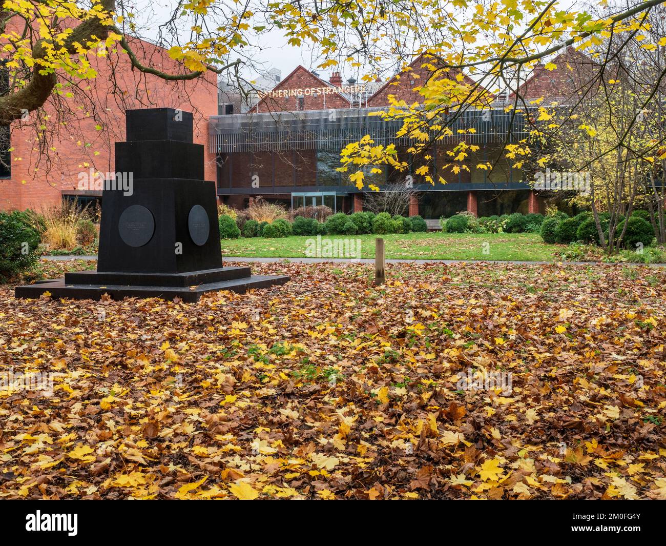La Whitworth Gallery di Whitworth Park in autunno Manchester Inghilterra Foto Stock