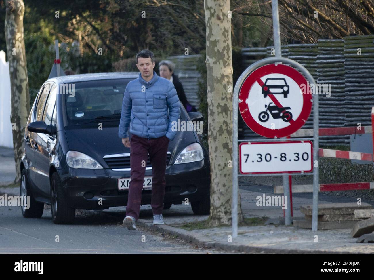 Il principe ereditario Frederik di Danimarca è un buon padre e, quando possibile, porta a scuola suo figlio, il principe cristiano, accompagnato da una guardia del corpo. (File-photos esclusivi 28-03-2012) FOTOGRAFO ANTHON UNGER / POLFOTO Foto Stock