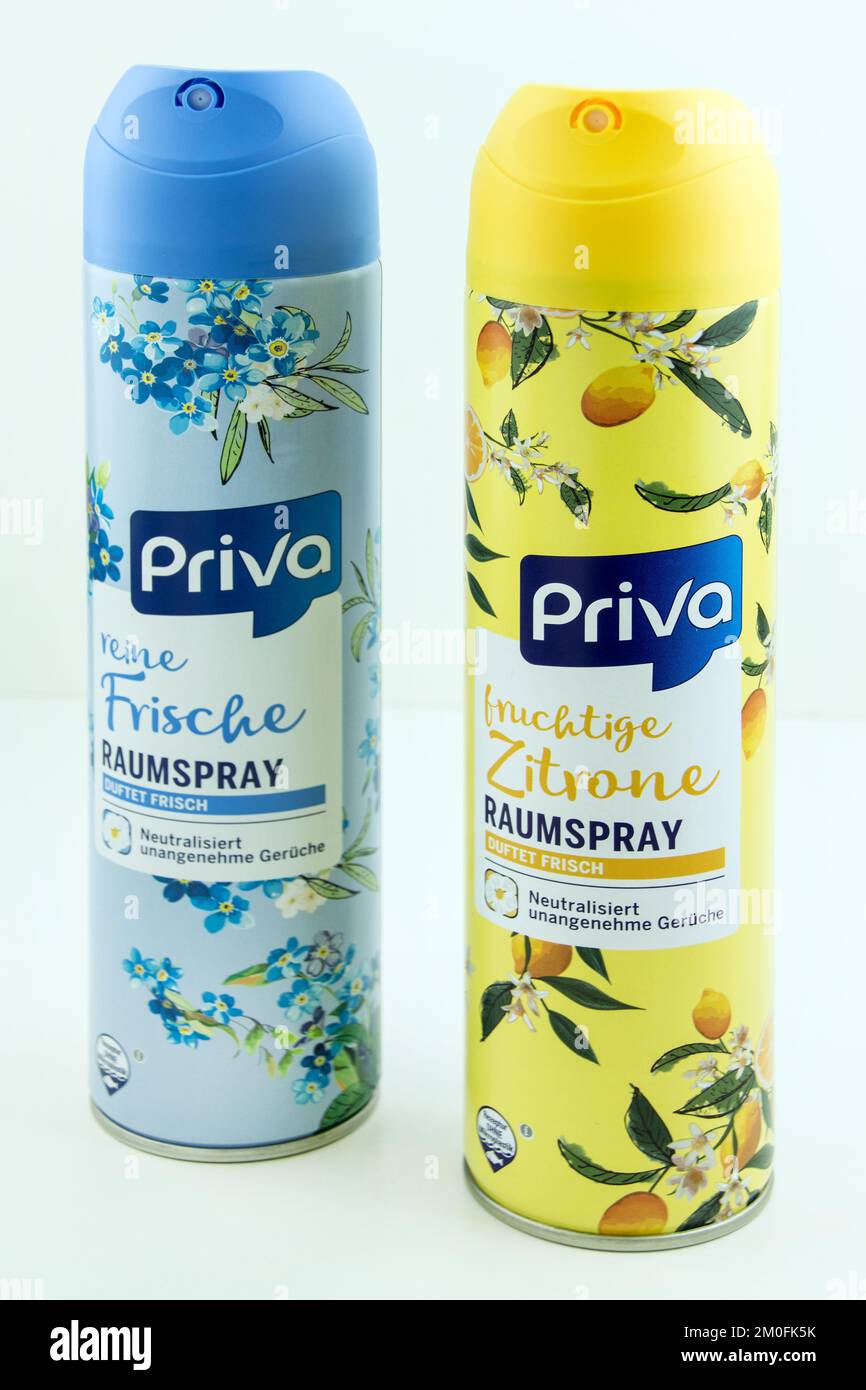 Amburgo, Germania - dicembre 6 2022: Budni privata Lufterfrischer Spray auf weissem Hintergrund - Budni privata spray deodorante per ambienti su un dorso bianco Foto Stock