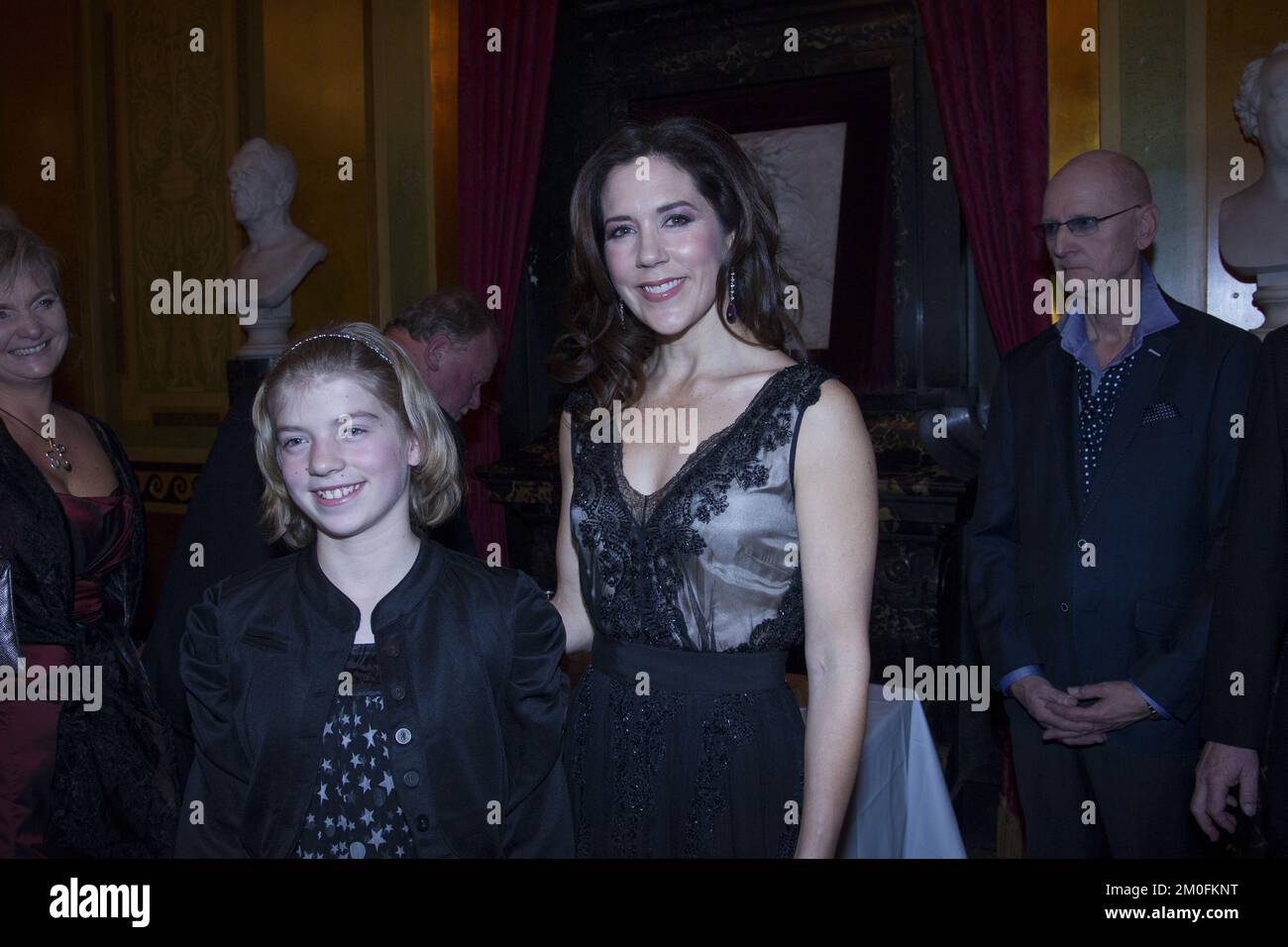 Crown Princess Mary partecipa allo spettacolo di gala della Danish Lung Association 'Art Ladgers' al Royal Theatre di Copenaghen, domenica 28-10-2012. La mostra di gala a favore dei polmoni celebrerà il 20° anniversario del primo trapianto di polmoni in Danimarca. FOTOGRAFO LARS E. ANDREASEN / POLFOTO Foto Stock