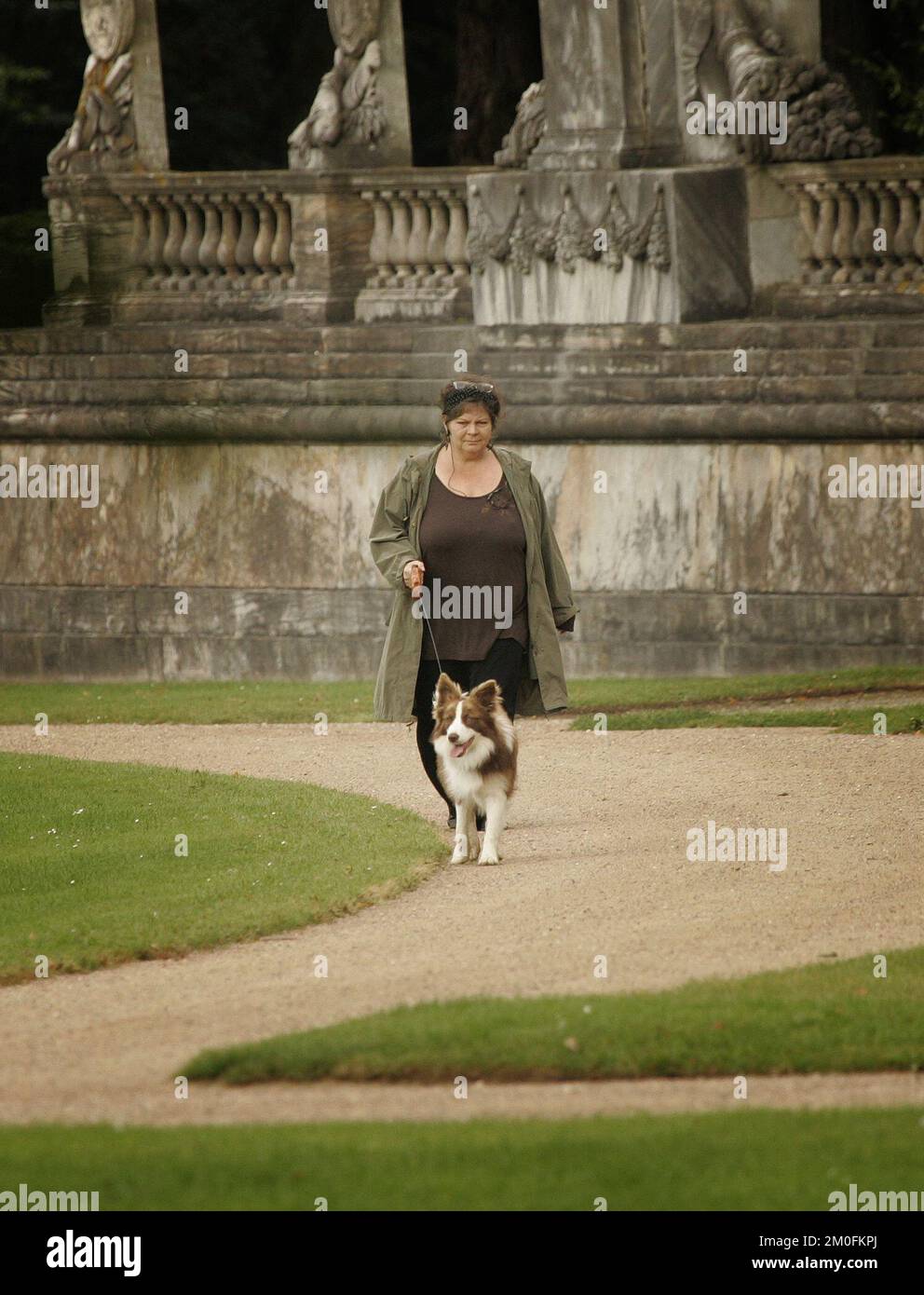 Tina Jorgensen morì lunedì, 53 anni. Nella figura. Sta camminando il cane Ziggy della principessa ereditaria Mary a Fredensborg. FOTOGRAFO LARS E. ANDREASEN / POLFOTO (file Foto 21-09-2005) Foto Stock