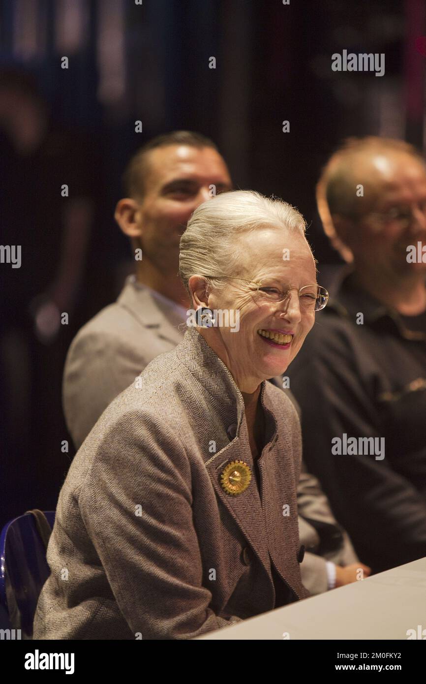 La regina Margrethe e il direttore del balletto di Tivoli Peter Bo Bendixen alla presentazione della nuova produzione dello Schiaccianoci. Il balletto ha costumi e scenografie della Regina Margrethe ed è diretto da Peter Bo Bendixen. (Poulfoto) Foto Stock