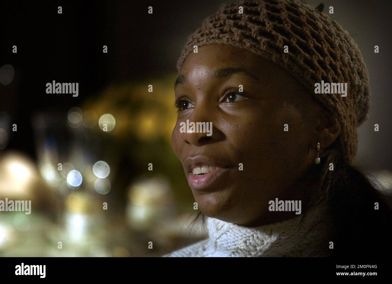 Royal Copenhagen ha sponsorizzato l'evento internazionale di tennis "Royal Copenhagen Cup" che si è svolto il 3 dicembre a Copenaghen, dove Venus Williams ha incontrato Daniela Hantuchova. * Lo stesso giorno, la stella del tennis Venus Williams è andata a visitare 'Royal Copenhagen' per guardare, e forse comprare un po' di porcellana per se stessa. Foto Stock