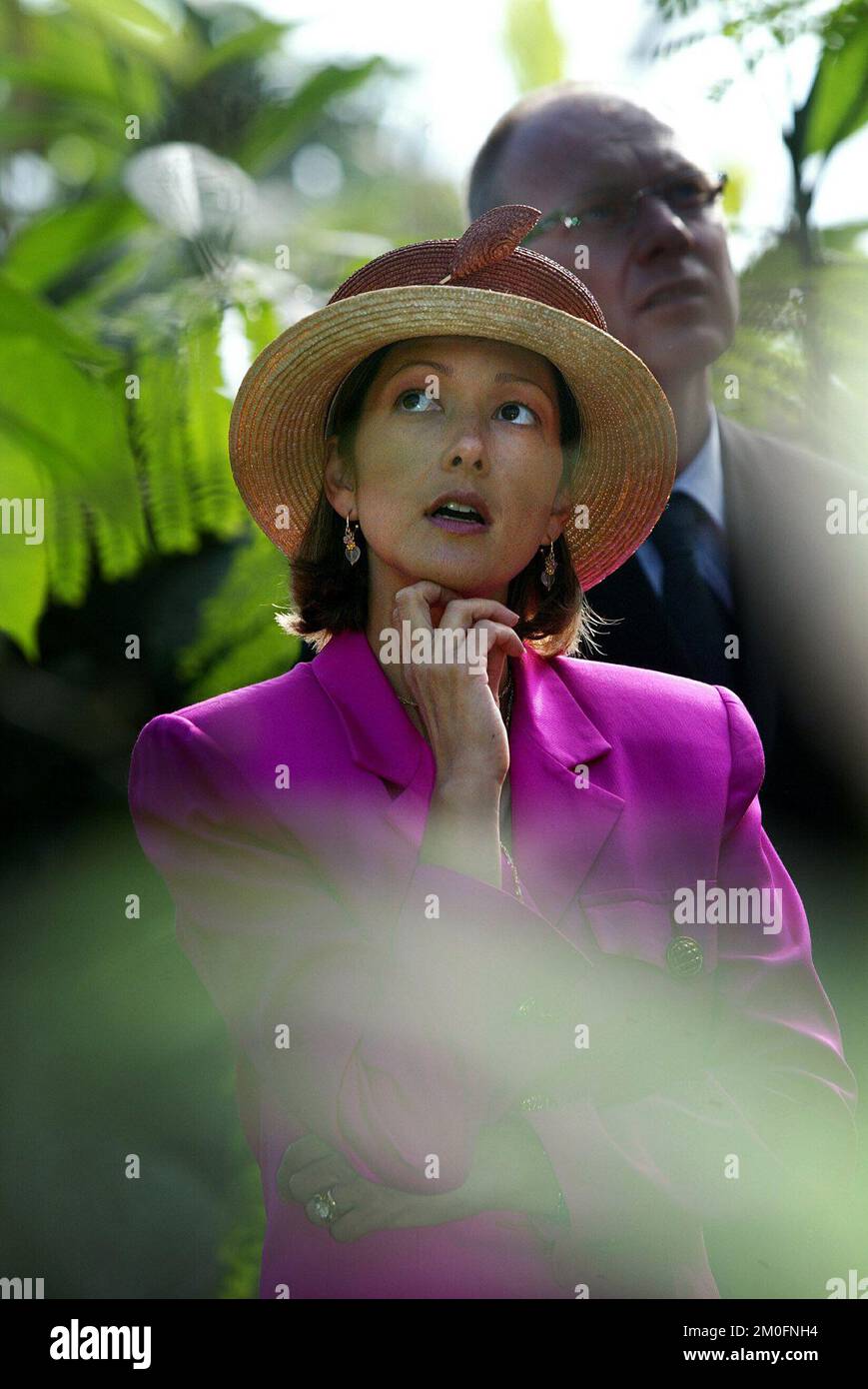 PA PHOTOS / POLFOTO - UK USE ONLY : principessa Alexandra di Danimarca visitando la foresta pluviale di Randers dove ha aperto una nuova sezione, la foresta pluviale sudamericana. La principessa era vestita con un bel vestito rosa e non sembrava essere disturbata dal clima tropicale. Foto Stock