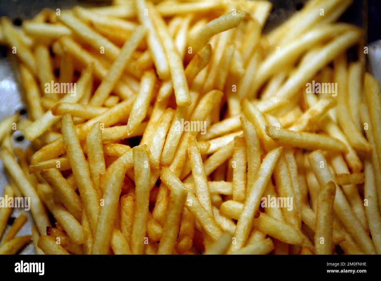 PA PHOTOS / POLFOTO - UK USE ONLY : French Fries pronto per essere servito durante una giornata ordinaria al McDonalds di Copenhagen. Foto Stock