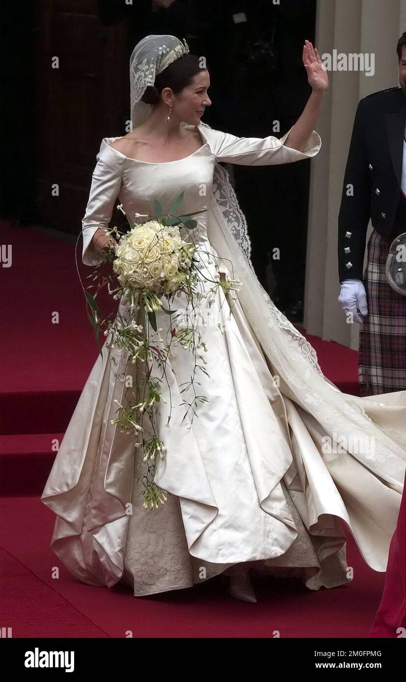 Maria Elisabetta Donaldson arriva al suo matrimonio con il principe ereditario danese Frederik alla Cattedrale di Copenaghen, la Chiesa di nostra Signora. Foto Stock