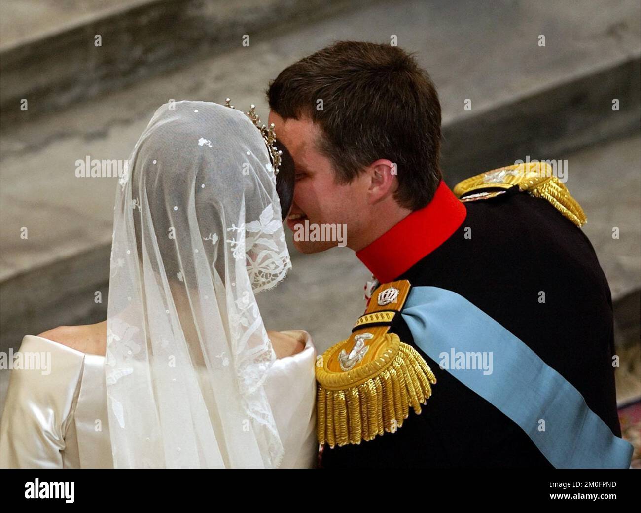 Il principe ereditario danese Frederik sposa la signorina Mary Elizabeth Donaldson nella Cattedrale di Copenaghen, la Chiesa di nostra Signora. Foto Stock