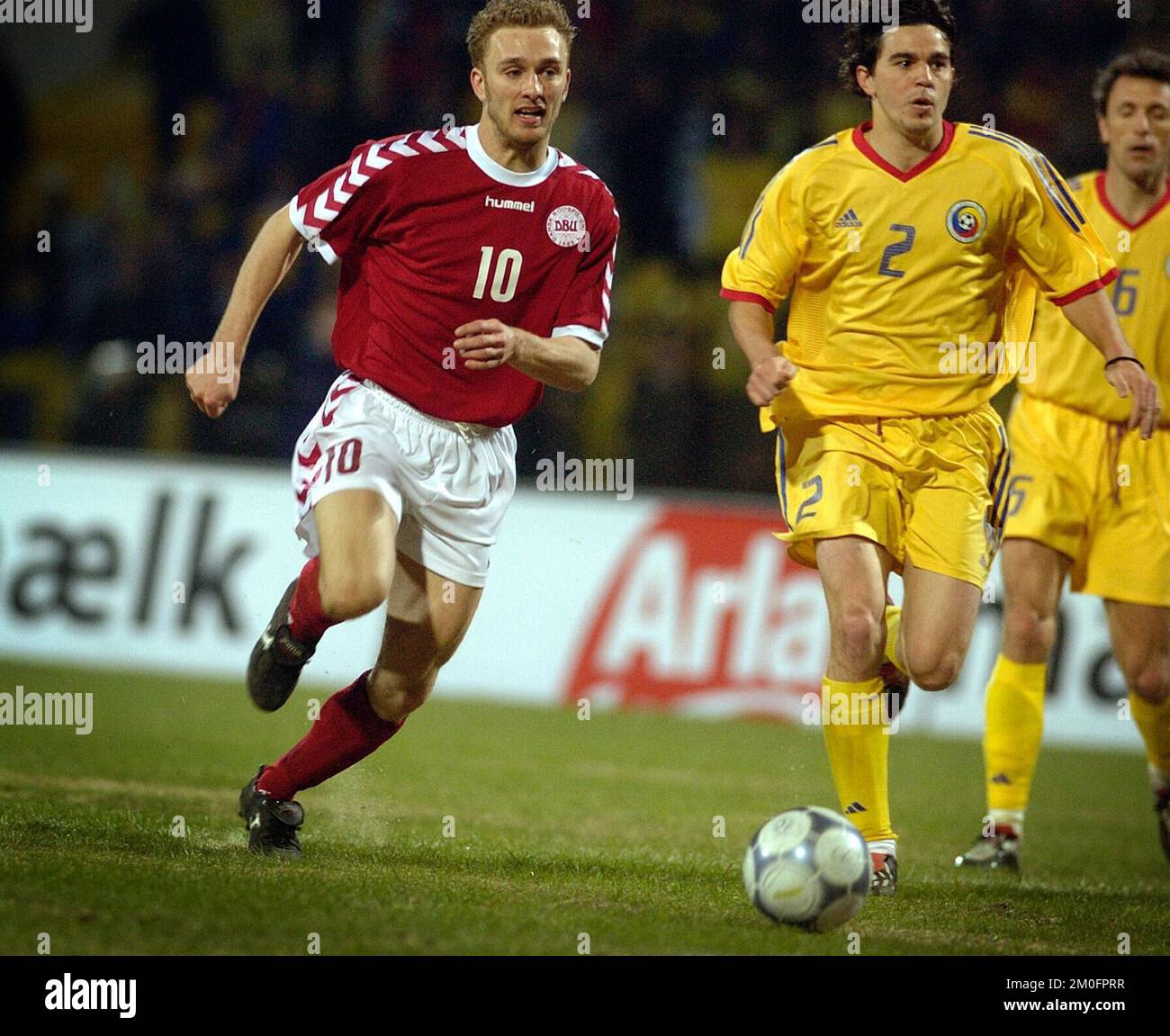 Il giocatore danese Dennis Rommedahl del PSV Eindhoven in azione durante la partita di qualificazione Euro 2004 contro la Romania. La Danimarca ha vinto la partita 5-2. ROMMEDAHL ha segnato due volte. Foto Stock