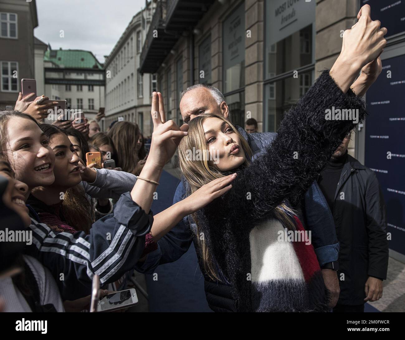 L'icona di stile e modello di 22 anni ha visitato il negozio Hilfiger per promuovere una collezione speciale che ha progettato con la casa di moda americana Tommy Hilfiger chiamato Tommy x Gigi. /Ritzau/Mogens Flindt. Foto Stock