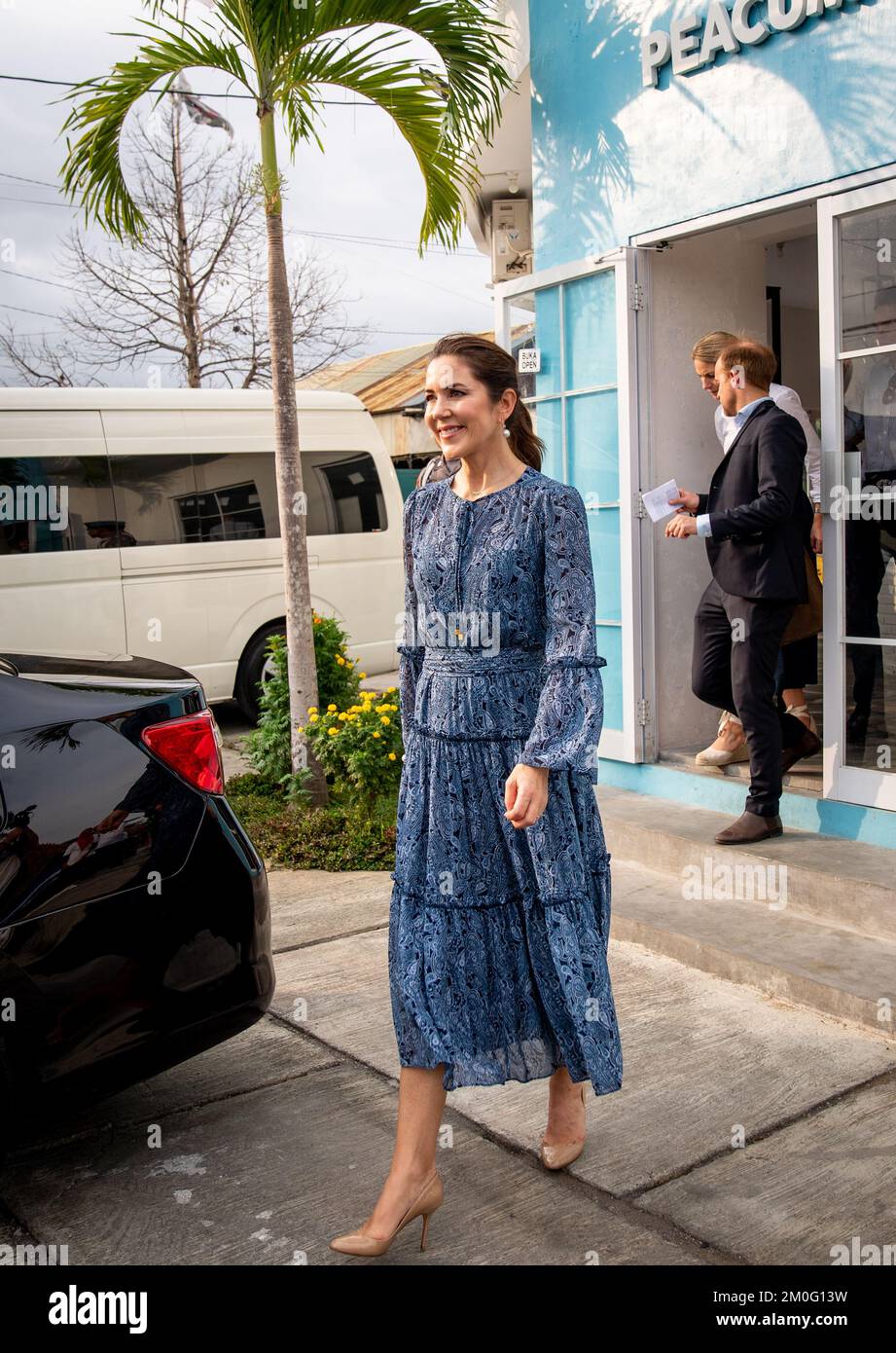 La Principessa Mary visita la caffetteria Peacumber Coffee, che ospita una clinica sanitaria mobile insieme al Ministro danese della cooperazione allo sviluppo Rasmus Prehn e al Direttore Esecutivo dell'UNFPA Natalia Kanem a Yogyakarta, Central Java, giovedì 3rd 2019 dicembre. Sua altezza reale Principessa Corona Maria, Ministro danese della cooperazione allo sviluppo Rasmus Prehn e Direttore esecutivo dell'UNFPA Natalia Kanem visitano l'Indonesia dal 2nd al 4th dicembre 2019. In particolare, l'attenzione è rivolta alla salute riproduttiva e alla celebrazione del 70th° anniversario delle relazioni diplomatiche tra Danimarca e Ind Foto Stock