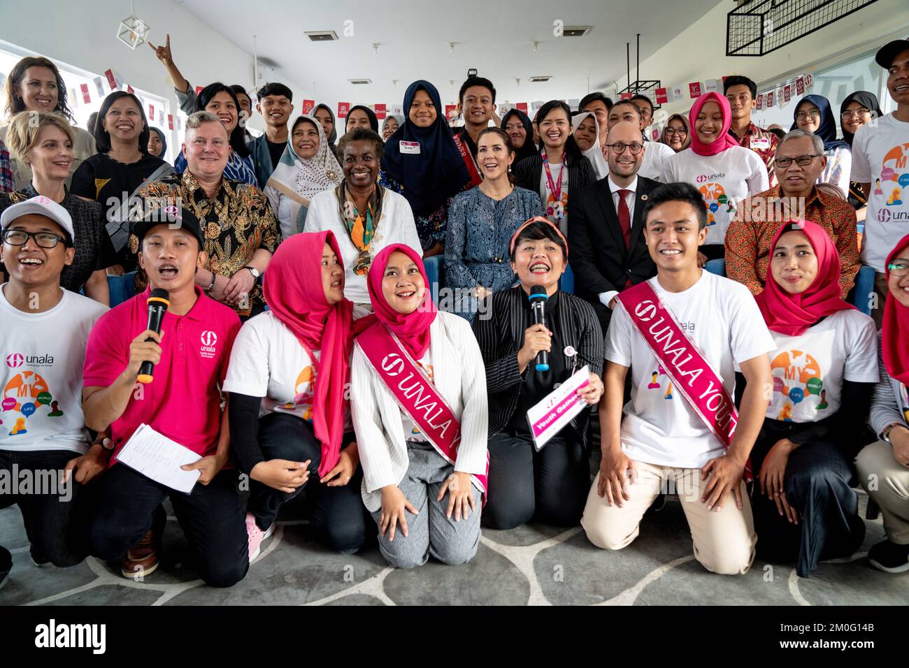 La Principessa Mary visita la caffetteria Peacumber Coffee, che ospita una clinica sanitaria mobile insieme al Ministro danese della cooperazione allo sviluppo Rasmus Prehn e al Direttore Esecutivo dell'UNFPA Natalia Kanem a Yogyakarta, Central Java, giovedì 3rd 2019 dicembre. Sua altezza reale Principessa Corona Maria, Ministro danese della cooperazione allo sviluppo Rasmus Prehn e Direttore esecutivo dell'UNFPA Natalia Kanem visitano l'Indonesia dal 2nd al 4th dicembre 2019. In particolare, l'attenzione è rivolta alla salute riproduttiva e alla celebrazione del 70th° anniversario delle relazioni diplomatiche tra Danimarca e Ind Foto Stock