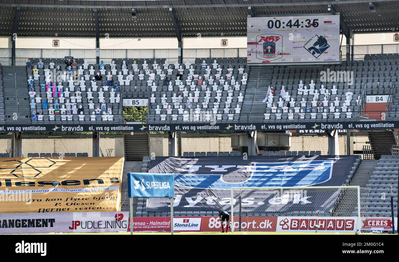 Schermo nella partita Super League 3F tra AGF e Randers FC al Ceres Park di Aarhus, giovedì 28 maggio 2020. La partita è la prima dopo lo spegnimento durante la crisi corona e si gioca senza spettatori e con restrizioni .. (Foto: Henning Bagger / Ritzau Scanpix) Foto Stock