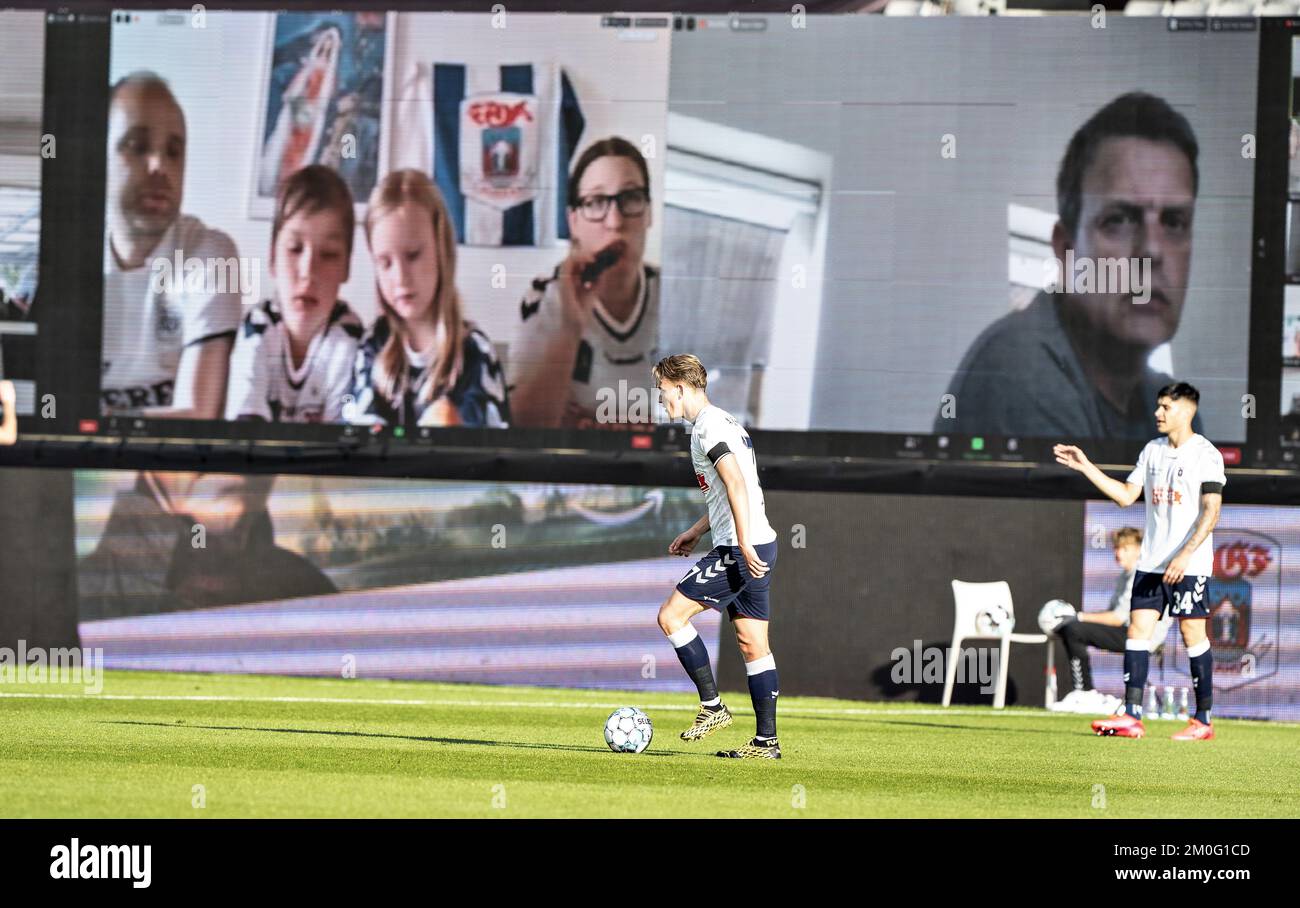 Schermo nella partita Super League 3F tra AGF e Randers FC al Ceres Park di Aarhus, giovedì 28 maggio 2020. La partita è la prima dopo lo spegnimento durante la crisi corona e si gioca senza spettatori e con restrizioni .. (Foto: Henning Bagger / Ritzau Scanpix) Foto Stock