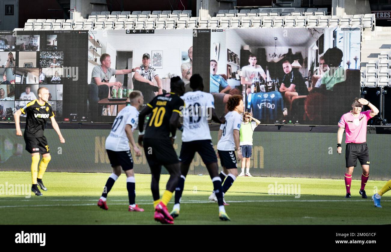 Schermo nella partita Super League 3F tra AGF e Randers FC al Ceres Park di Aarhus, giovedì 28 maggio 2020. La partita è la prima dopo lo spegnimento durante la crisi corona e si gioca senza spettatori e con restrizioni .. (Foto: Henning Bagger / Ritzau Scanpix) Foto Stock