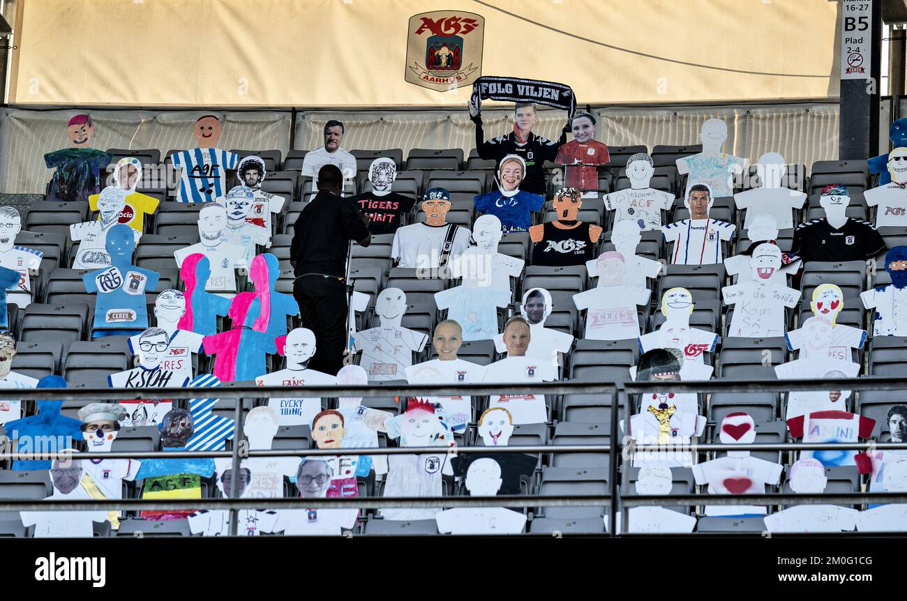Schermo nella partita Super League 3F tra AGF e Randers FC al Ceres Park di Aarhus, giovedì 28 maggio 2020. La partita è la prima dopo lo spegnimento durante la crisi corona e si gioca senza spettatori e con restrizioni .. (Foto: Henning Bagger / Ritzau Scanpix) Foto Stock