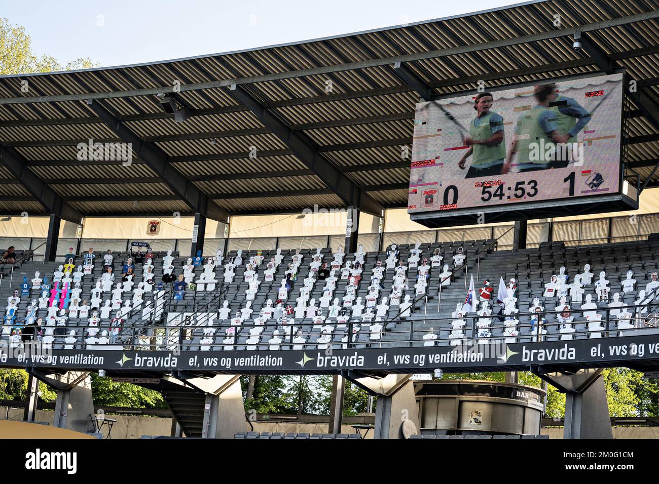 Schermo nella partita Super League 3F tra AGF e Randers FC al Ceres Park di Aarhus, giovedì 28 maggio 2020. La partita è la prima dopo lo spegnimento durante la crisi corona e si gioca senza spettatori e con restrizioni .. (Foto: Henning Bagger / Ritzau Scanpix) Foto Stock