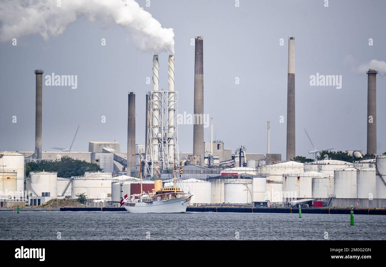 La regina Margrethe arriva ad Aalborg a bordo dello yacht reale Dannebrog lunedì 26 luglio 2021. Lo yacht reale danese Dannebrog naviga di nuovo, dopo i problemi del motore all'inizio di luglio. Sabato, la Regina salì a bordo della nave a Copenaghen. Domenica Dannebrog salpò per Aalborg nello Jutland settentrionale. E lunedì, la regina Margrethe e Dannebrog arrivarono ad Aalborg. Il viaggio programmato della Regina in Groenlandia è stato rinviato, a causa degli attuali tassi di infezione da COVID-19. Invece, la regina ora rimarrà al Lodge di caccia reale a Trend in Himmerland. (Foto: Henning Bagger/Ritzau Scanpix) Foto Stock