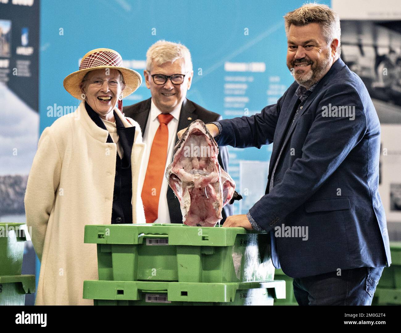 La regina Margrethe visita il comune di Thisted durante la sua crociera estiva a bordo del Royal Yacht Dannebrog sulla costa occidentale dello Jutland. Lunedì 30 agosto 2021. Al suo arrivo la Regina fu accolta dal sindaco di Thisted Ulla Vestergaard. Durante il giorno, la Regina ha visitato il Bunkermuseum Hanstholm, che include le fortificazioni più grandi del Nord Europa dalla seconda guerra mondiale, il più grande parco naturale della Danimarca Thy National Park presso il faro Nord Atlantico a Hanstholm, l'azienda agricola a conduzione familiare Gyrup, dove gestiscono una fattoria biologica e una distilleria di whisky. Più tardi, ha anche visitato il popolare surf spot Cold Hawaii Foto Stock