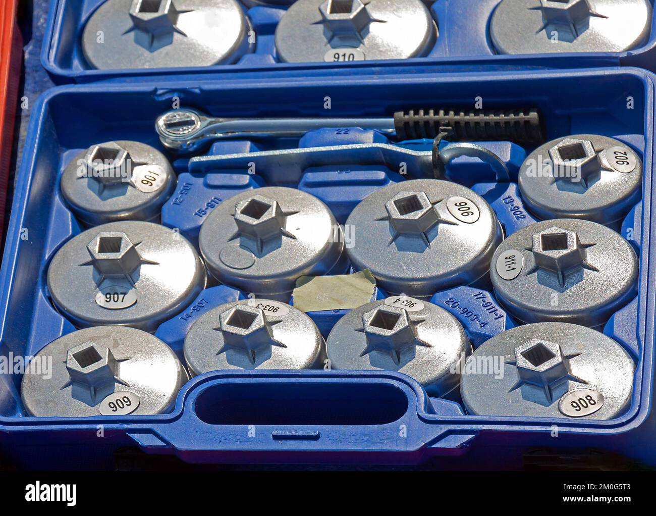 Set di utensili per la rimozione di bussole per chiave con tappo del filtro dell'olio in lega di alluminio di grandi dimensioni Foto Stock
