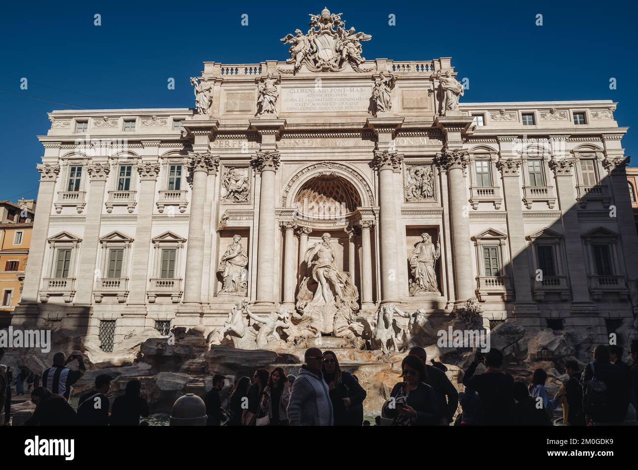 Roma, Italia - Novembre 2022: La bellissima architettura della famosa Fontana di Trevi Foto Stock