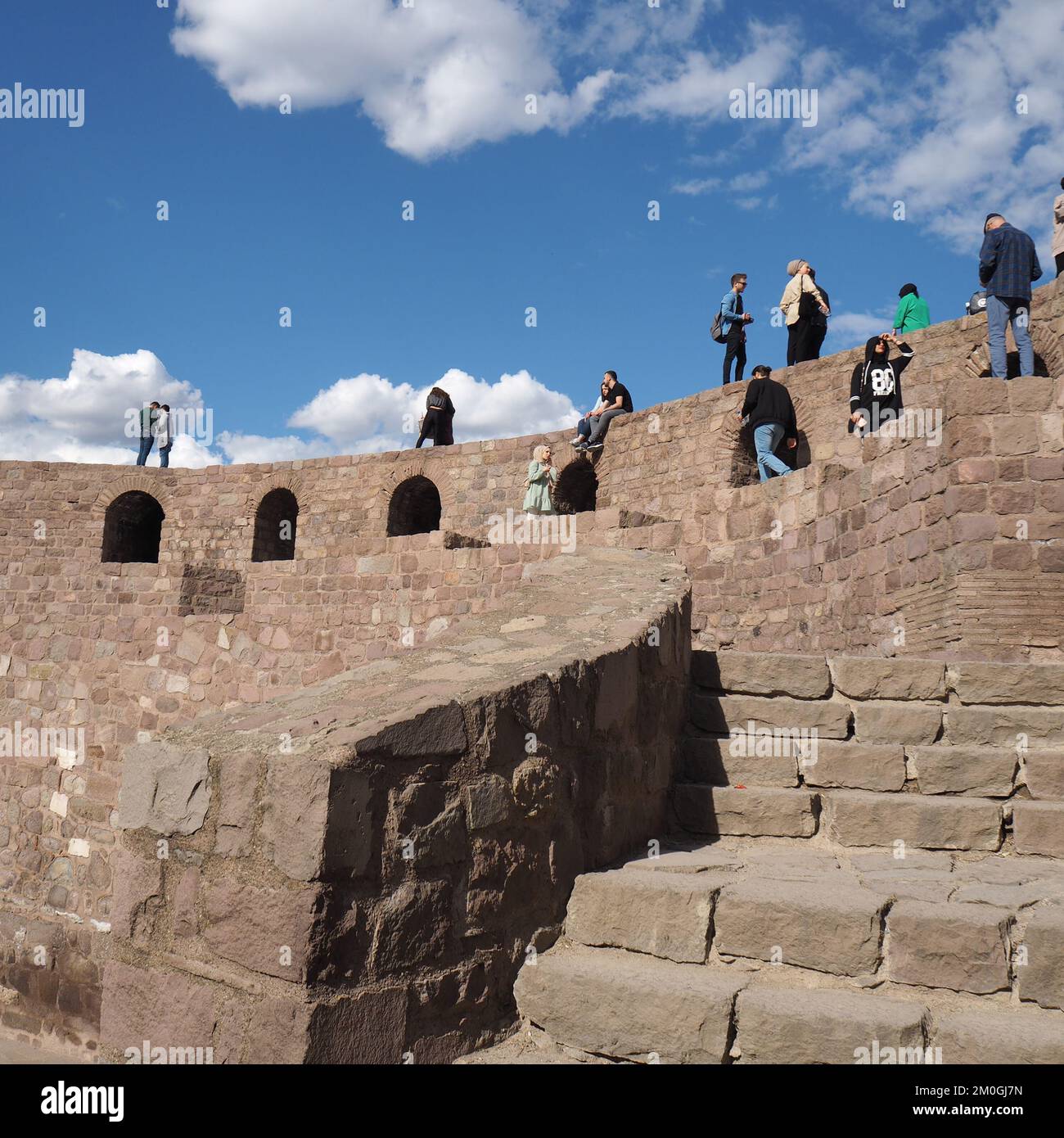 Visitatore al Castello di Ankara. Il castello è simbolo di Ankara, Türkiye. Foto Stock