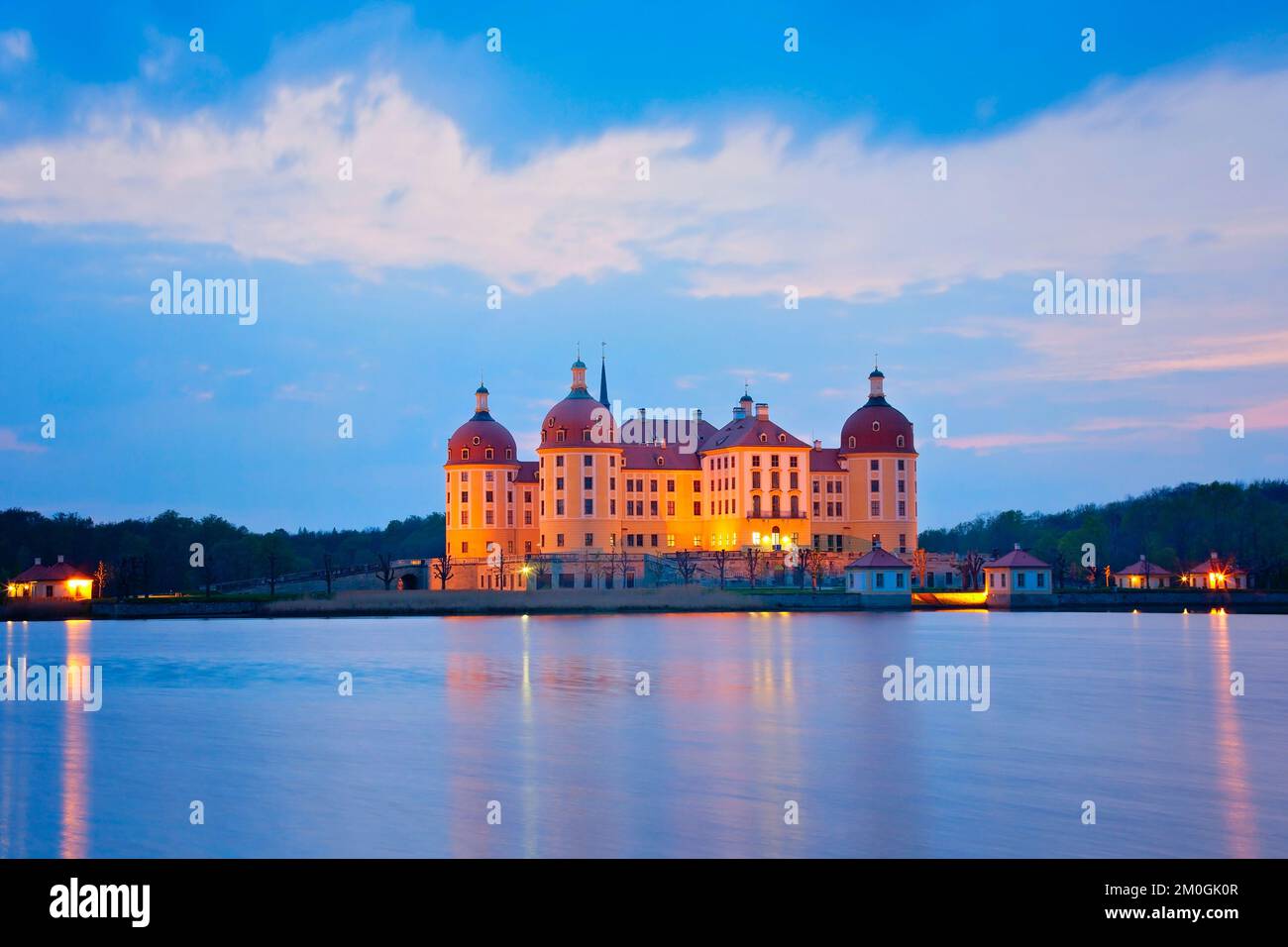 Castello di Moritzburg vicino a Dresda al crepuscolo, Germania Foto Stock