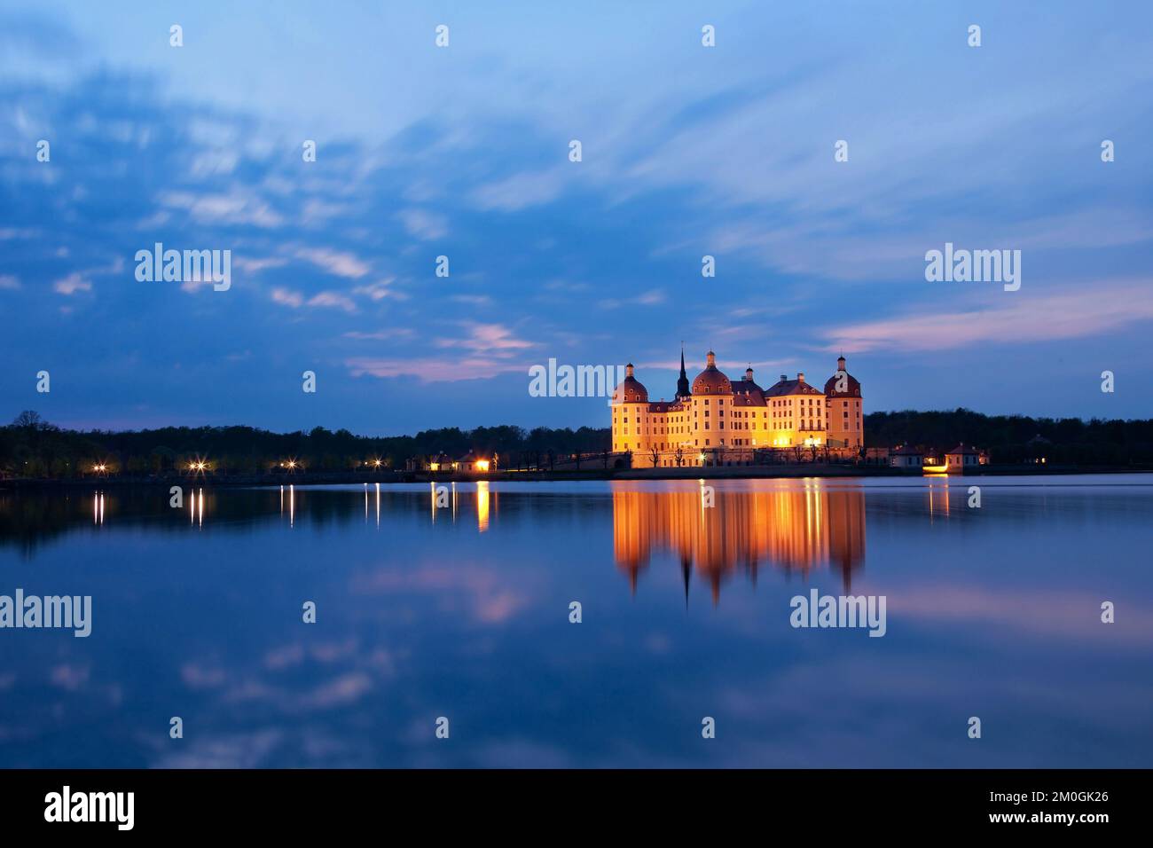 Castello di Moritzburg vicino a Dresda al crepuscolo, Germania Foto Stock
