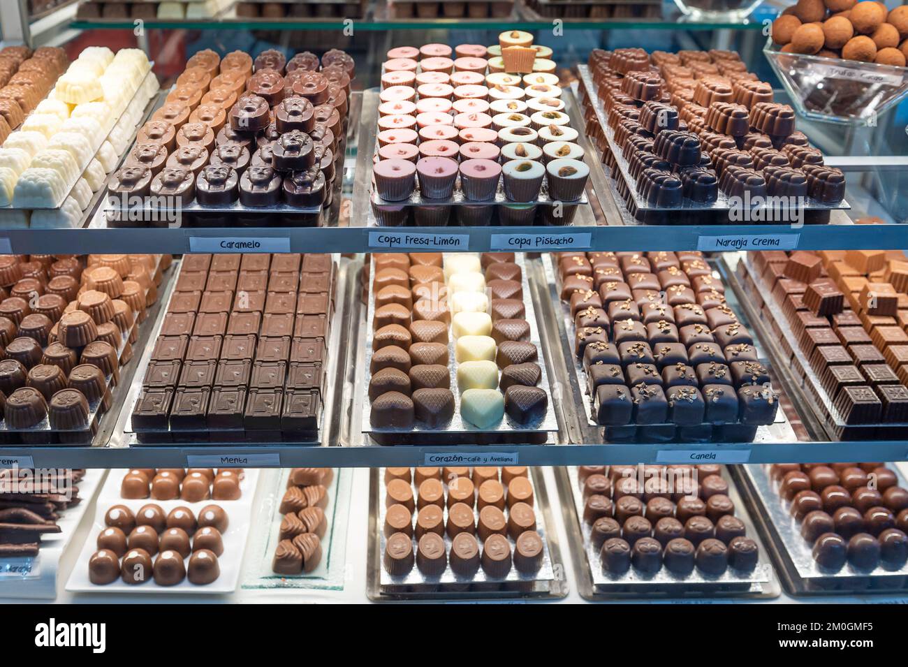 cioccolatini in vetrina, malaga, spagna Foto Stock