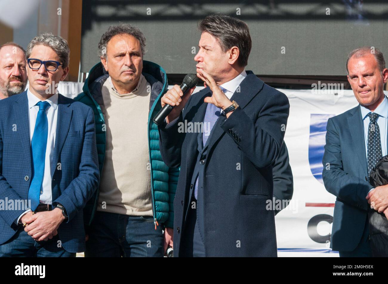 Roma, . 06th Dec, 2022. 06/12/2022 Roma: Manifestazione nazionale organizzata dal settore delle costruzioni per sbloccare il trasferimento di crediti d'imposta legati al Bonus 110. PS: La foto può essere utilizzata nel rispetto del contesto in cui è stata scattata, e senza diffamatori intenti della decorazione del popolo rappresentato. Credit: Independent Photo Agency/Alamy Live News Foto Stock