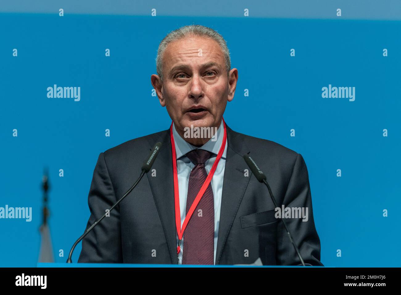 Marsiglia, Francia. 06th Dec, 2022. L'egiziano Nasser Kamel, Segretario generale dell'Unione per il Mediterraneo, è stato visto durante il suo discorso di apertura alle riunioni del "Mediterraneo del futuro”. Al Parc Chanot, il 'Mediterraneo del futuro - atto V' si tiene un incontro internazionale che riunisce i paesi mediterranei sul tema delle questioni ecologiche e permette la condivisione di esperienze e soluzioni. Credit: SOPA Images Limited/Alamy Live News Foto Stock