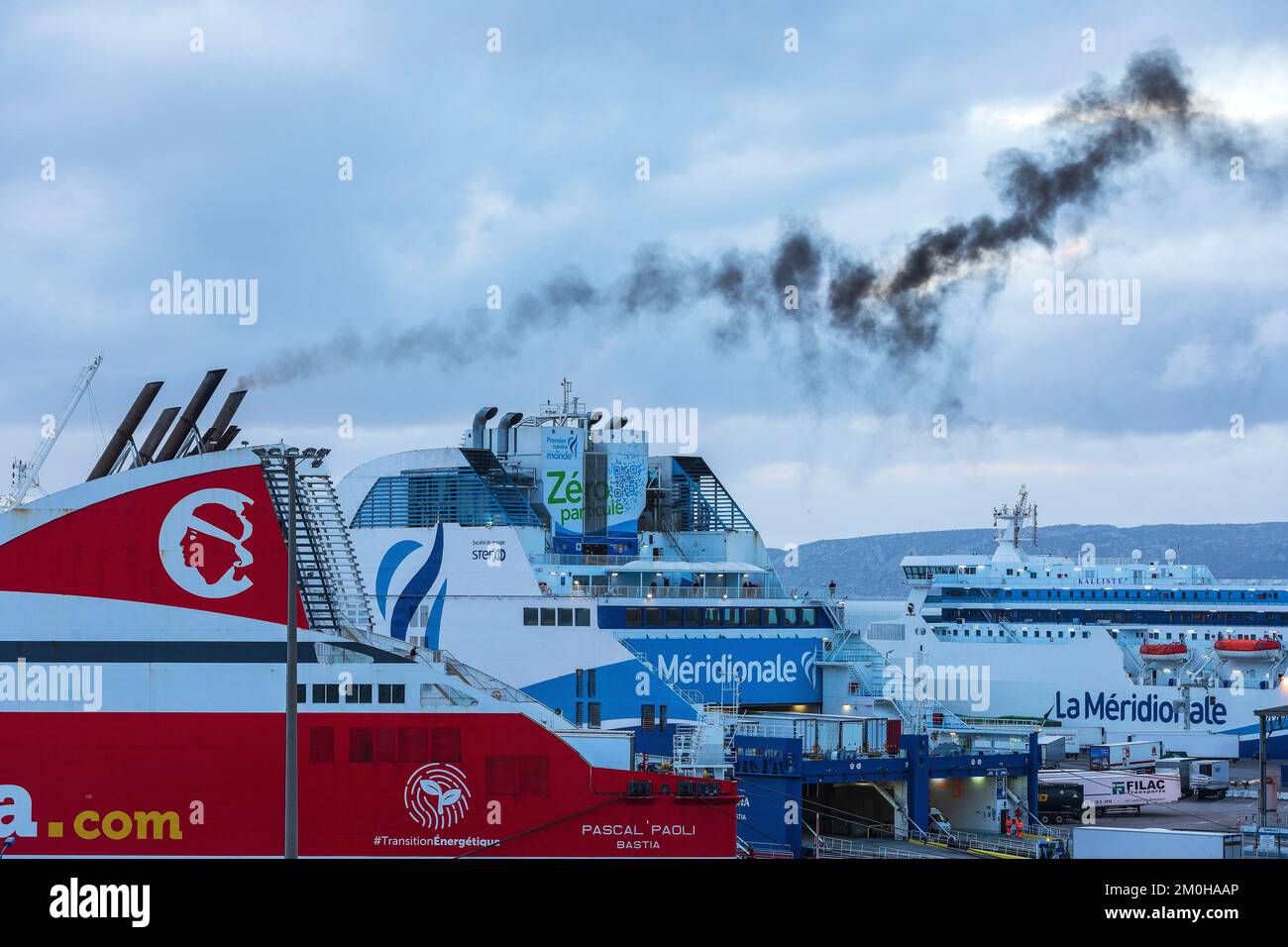 Francia, Bocche del Rodano, Marsiglia, zona euromediterranea, Grand Port Maritime, 2nd ° distretto, Arenc quartiere, Lazaret Quay, partenza dei traghetti per la Corsica Foto Stock