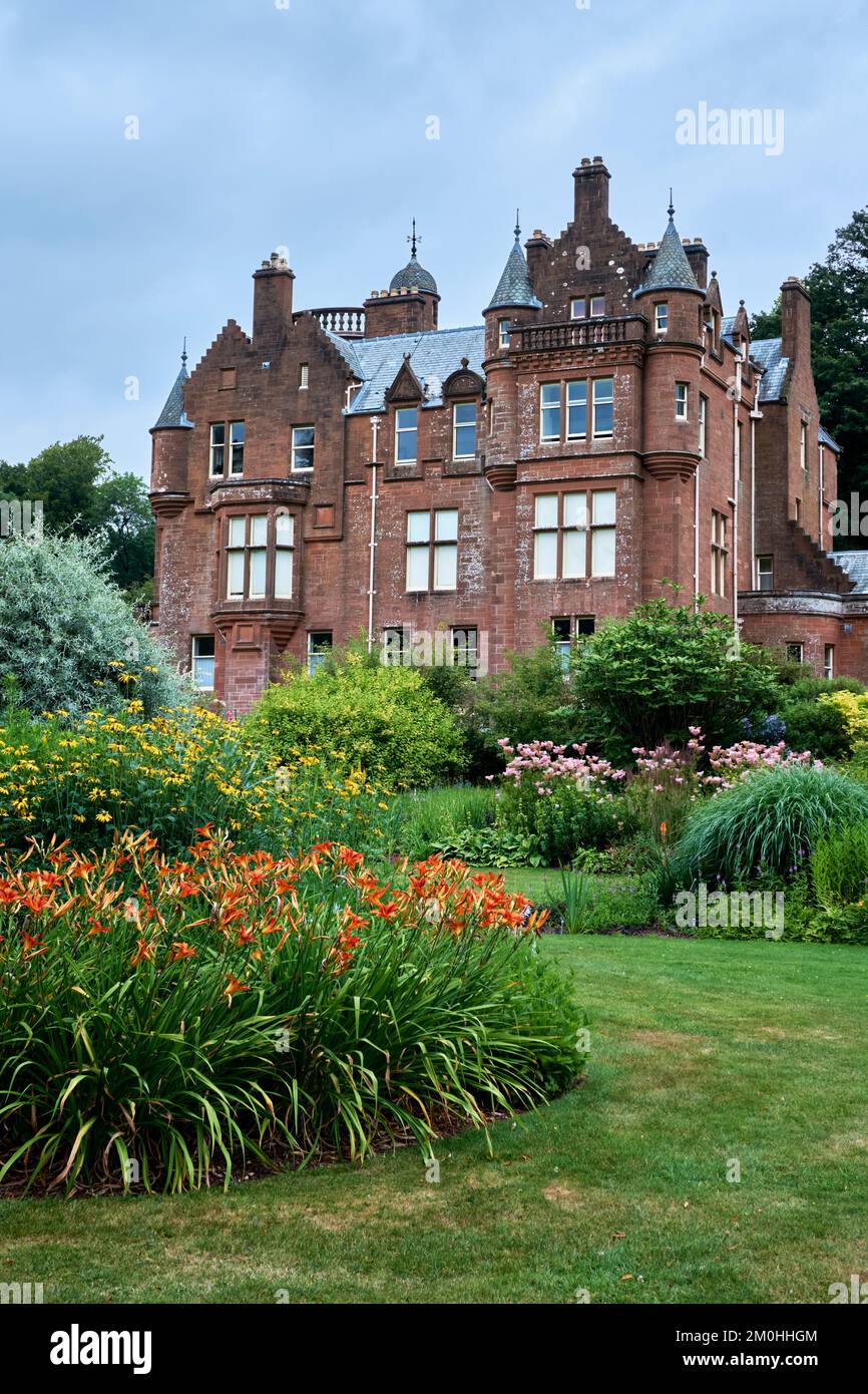 Threave House a Threave Gardens vicino a Castle Douglas, Dumfries e Galloway, Scozia. Foto Stock