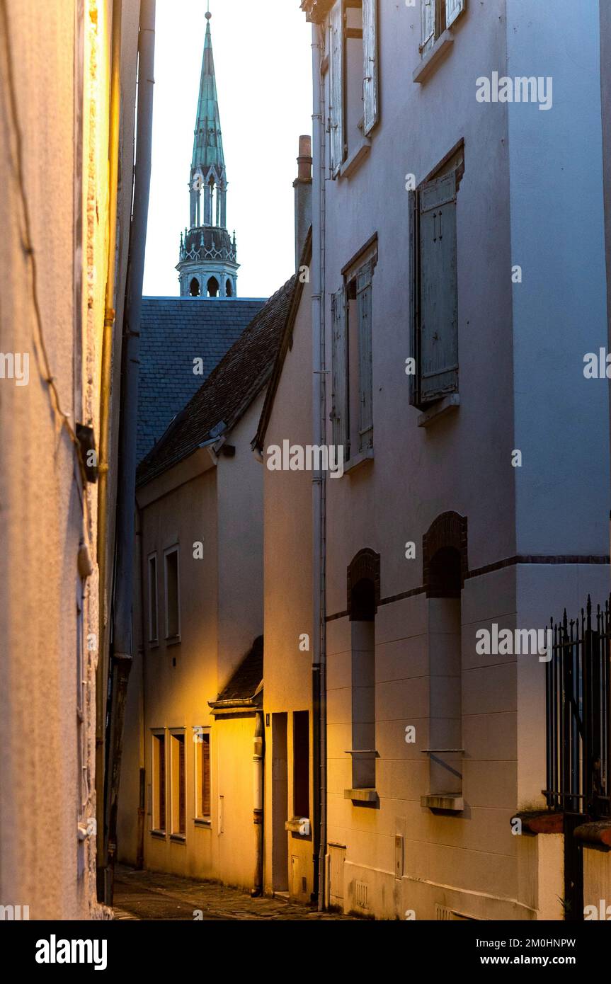 Francia, Eure et Loir, Chartres, torre della Cattedrale di nostra Signora Chartres da Robert Blin Street Foto Stock