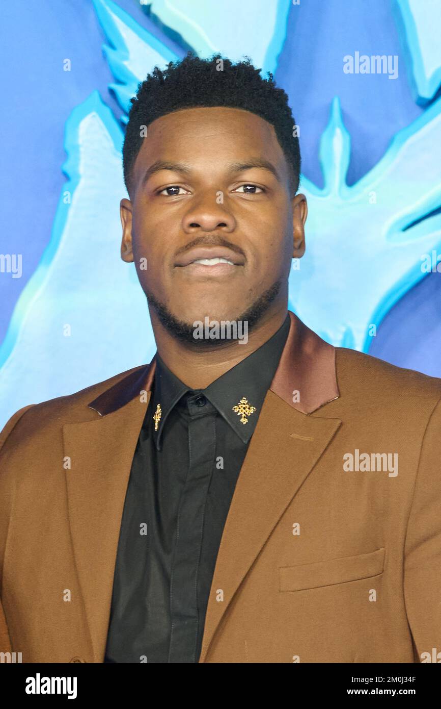 Londra, Regno Unito . 6 dicembre 2022 . John Boyega ha raffigurato all'AVATAR la Way of Water World Premiere che si è tenuta a Odeon Leicester Square. Credit: Alan D West/Alamy Live News Foto Stock