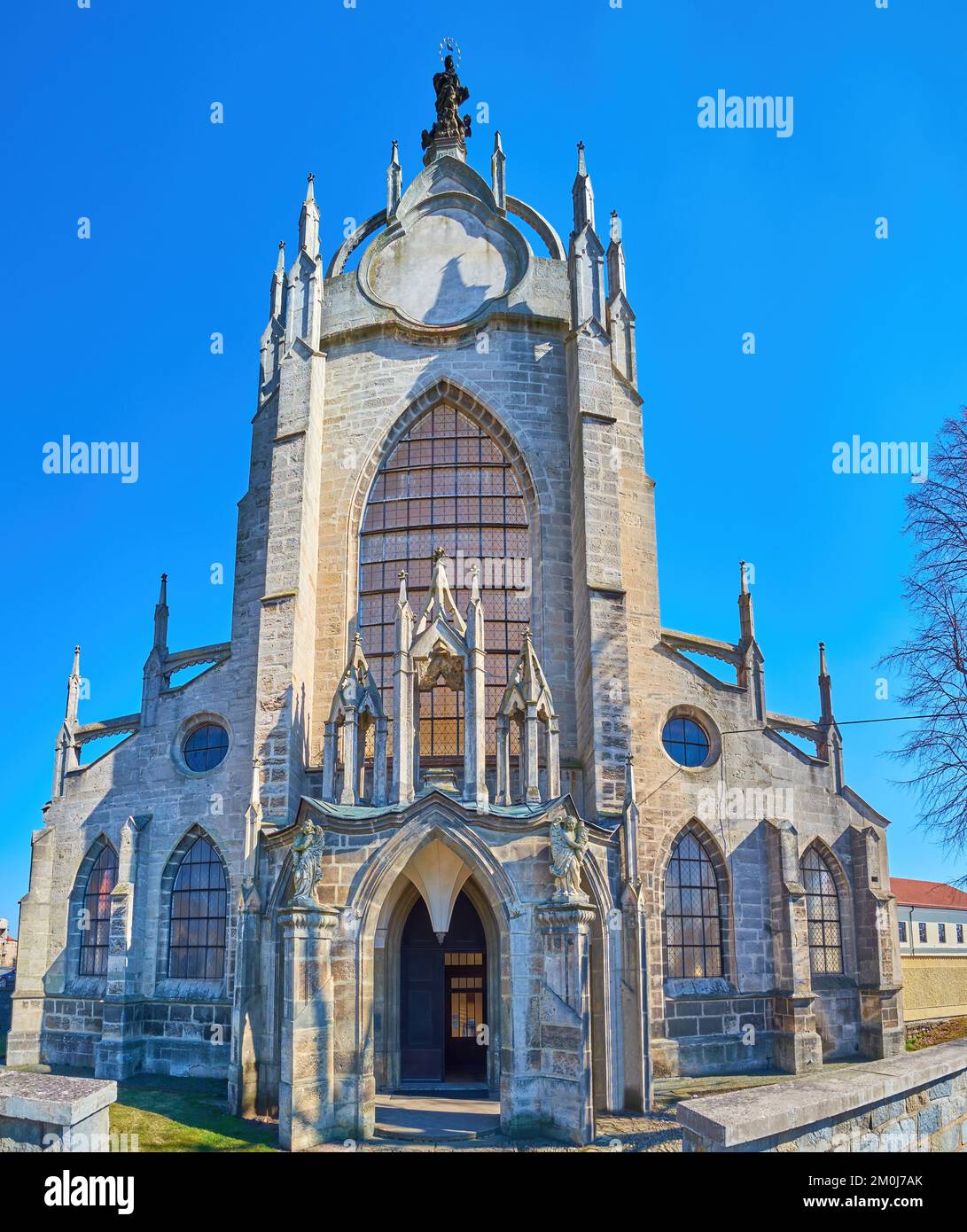 La facciata in pietra scolpita della Cattedrale di Sedlec (Chiesa dell'Assunzione di nostra Signora e San Giovanni Battista), Kutna Hora, Repubblica Ceca Foto Stock