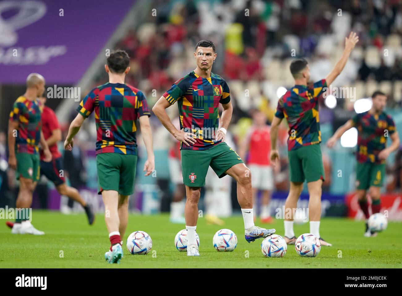 Lusail, Doha, Qatar, Qatar. 6th Dec, 2022. DOHA, QATAR - 6 DICEMBRE: Giocatore del Portogallo Cristiano Ronaldo si scalda prima della Coppa del mondo FIFA Qatar 2022 turno di 16 partita tra Portogallo e Svizzera al Lusail Stadium il 6 dicembre 2022 a Lusail, Qatar. (Credit Image: © Florencia Tan Jun/PX Imagens via ZUMA Press Wire) Foto Stock