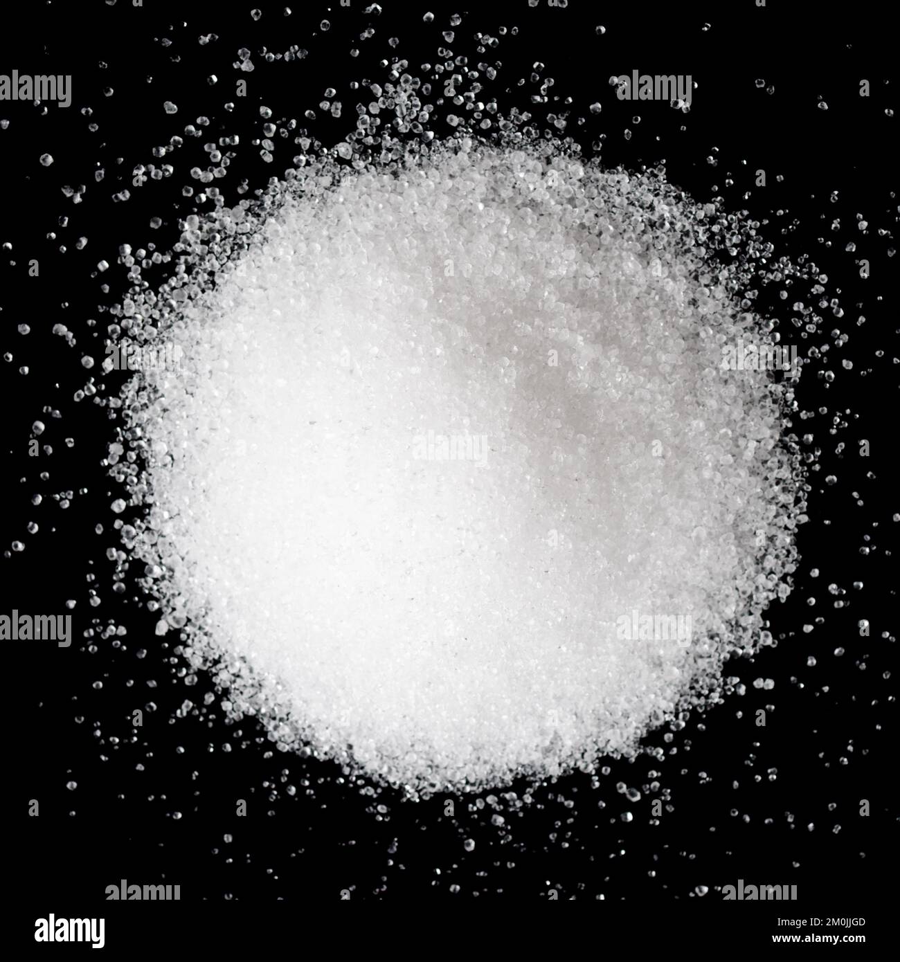 Qualità alimentare acido citrico E330 isolato su sfondo nero sparato dall'alto Foto Stock