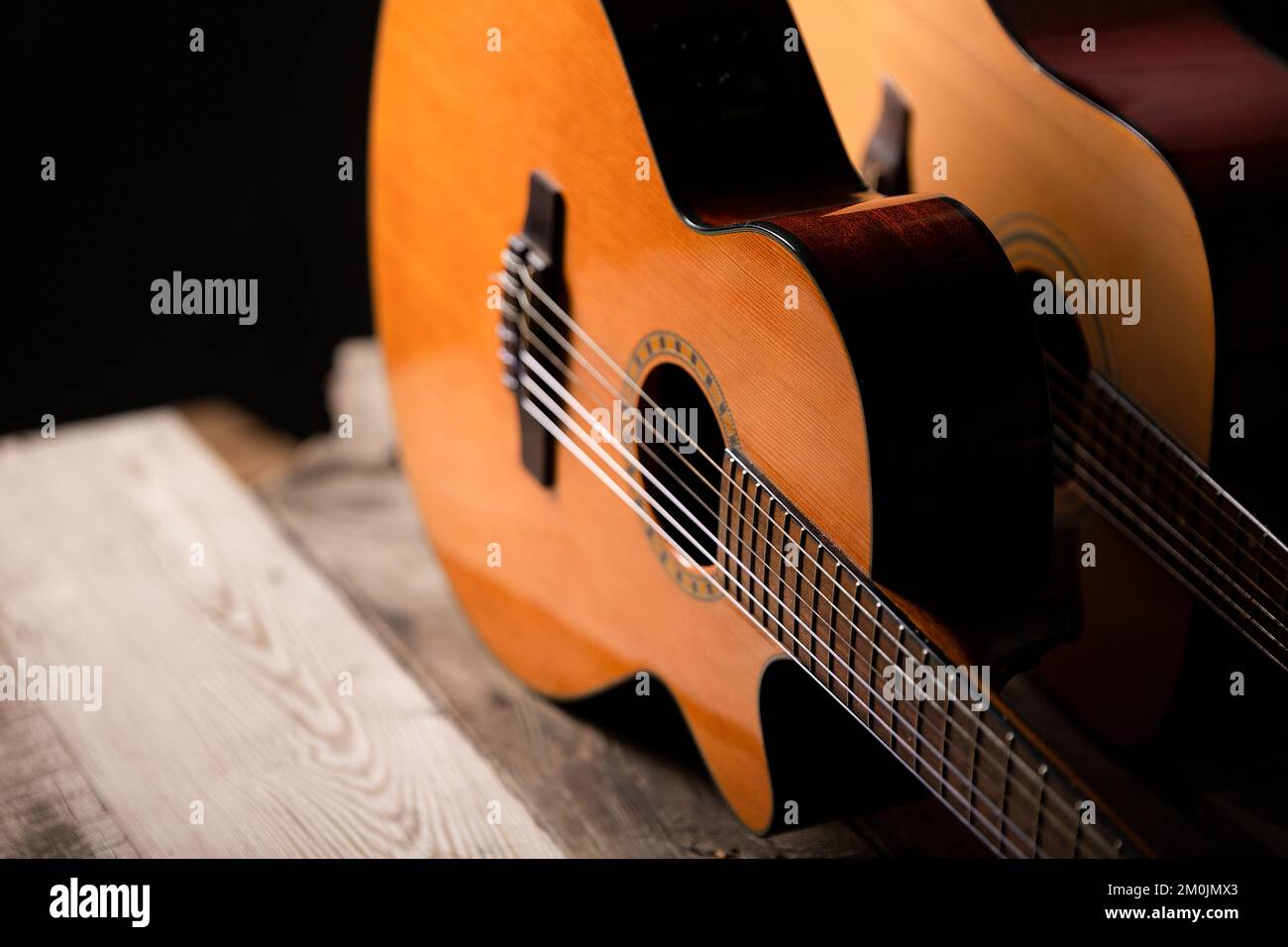 officina di manutenzione della chitarra e chitarre revisionate Foto Stock