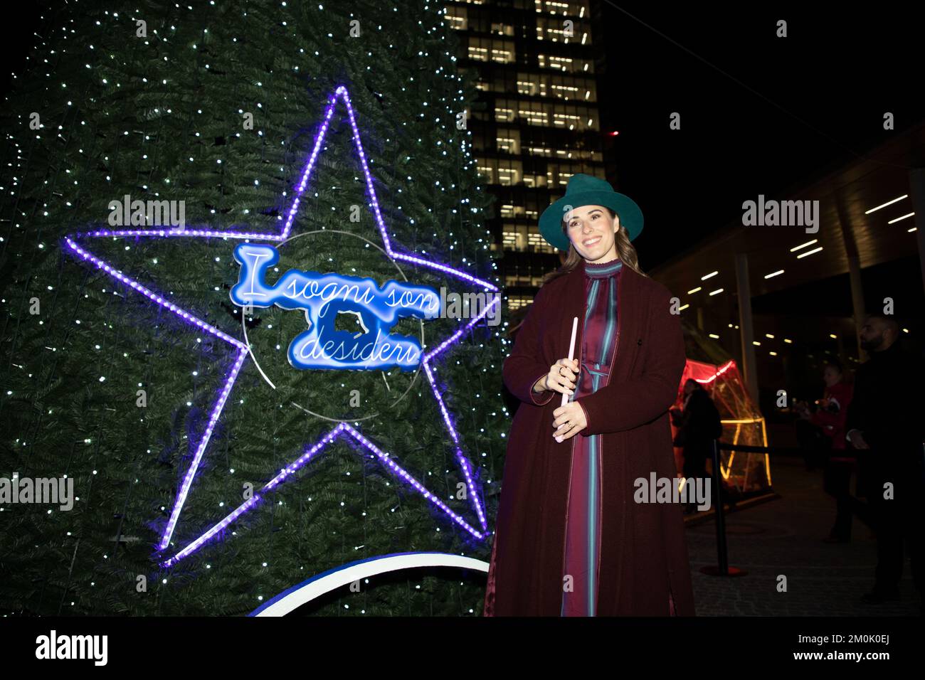 Milano, . 06th Dec, 2022. Illuminazione dell'albero dei desideri, Disney per il make-A-wish e inaugurazione del Villaggio di Natale in CityLife Shopping Discrict in foto: Diana del Bufalo Credit: Independent Photo Agency/Alamy Live News Foto Stock