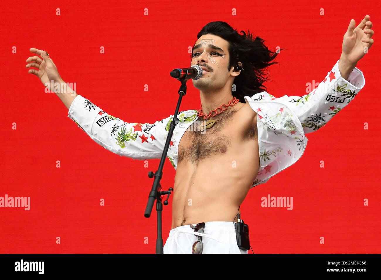 Rio de Janeiro, Brasile, 10 settembre 2022. Il cantante Zé Ibarra della band Bala Desejo, durante un concerto al Rock di Rio, nella città di Rio de Janeiro. Foto Stock