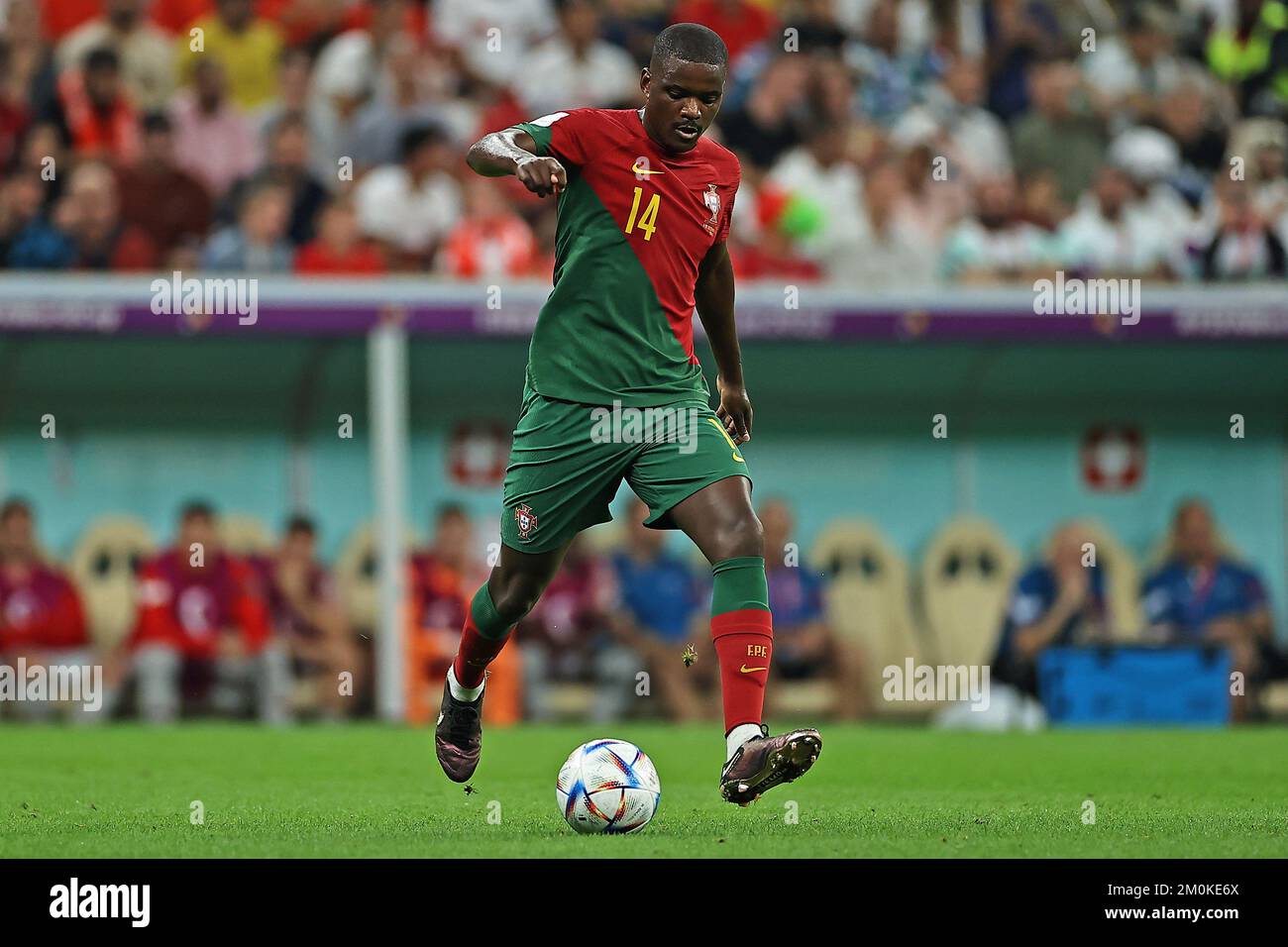 Lusail Stadium, Qatar. 6th Dec, 2022. Coppa del mondo FIFA, finale 16 tappa, Portogallo contro Svizzera: William Carvalho del Portogallo Credit: Action Plus Sports/Alamy Live News Foto Stock