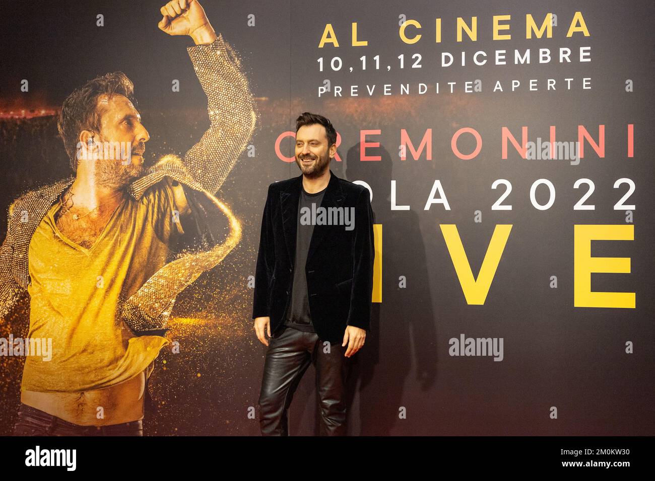 Milano, Italia. 06th Dec, 2022. Cesare Cremonini partecipa alla presentazione del suo film ''Cremonini Imola 2022 Live'' allo Space Cinema Odeon di Milano. (Foto di Maria Laura Arturi/NurPhoto) Credit: NurPhoto/Alamy Live News Foto Stock