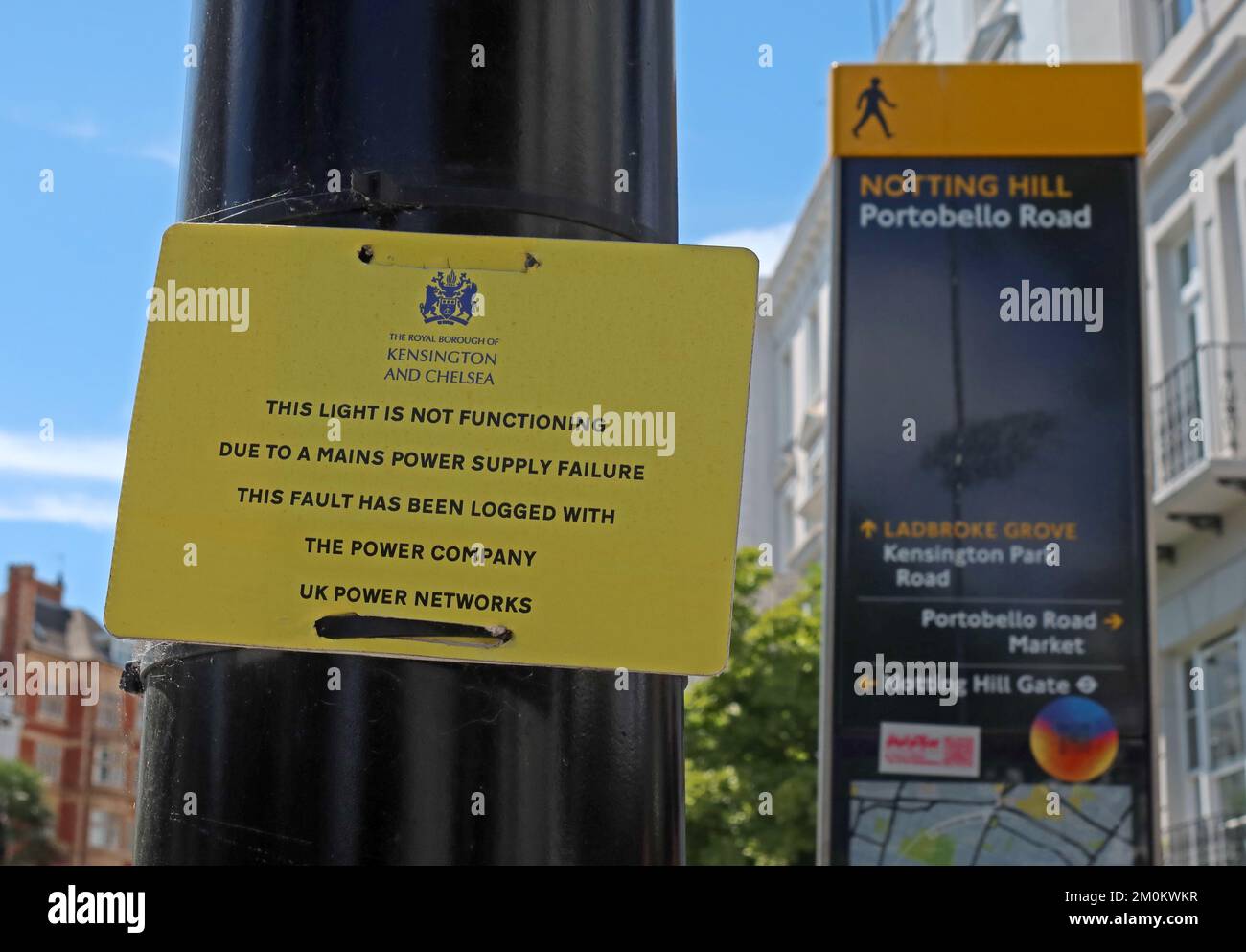 Problema con il semaforo, questa luce non funziona, Portobello Road, verso Ladbrook Grove, Notting Hill, RBKC, Londra, Inghilterra, Regno Unito, W11 3HT Foto Stock