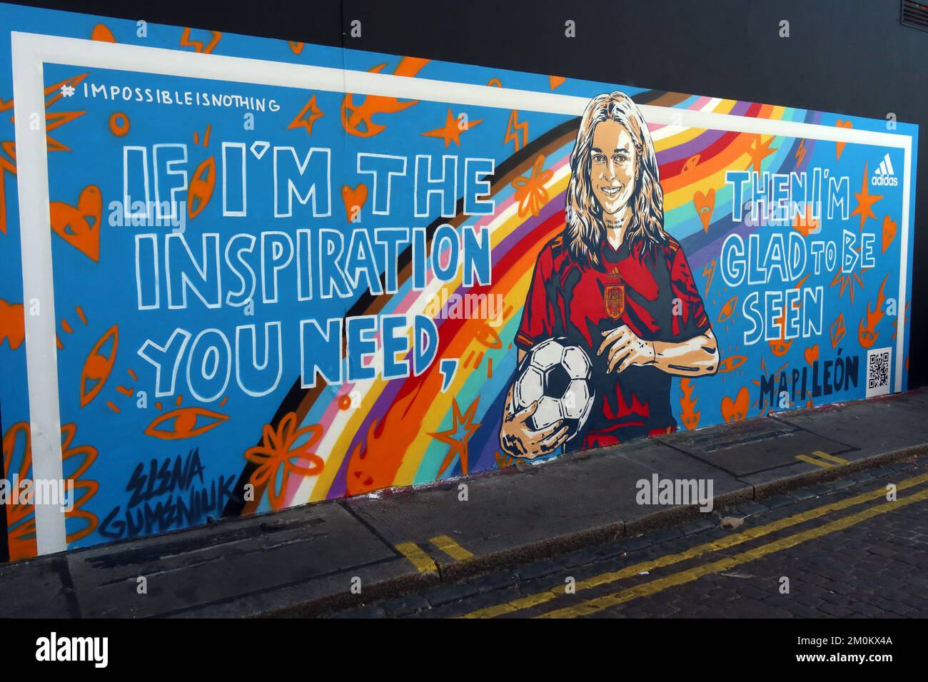 Adidas Football ImpossibileIsNothing, MAPI Leon, manifesto della campagna di calcio femminile, con María Pilar León (MAPI Leon) Foto Stock