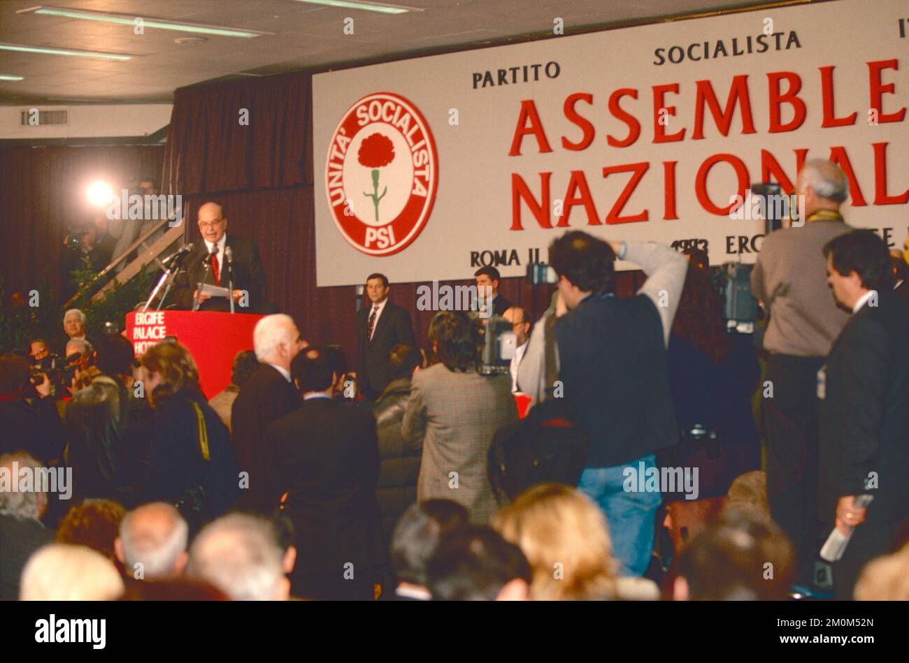 Politico italiano e primo Ministro Bettino Craxi all'assemblea nazionale del Partito Socialista, Italia 1993 Foto Stock